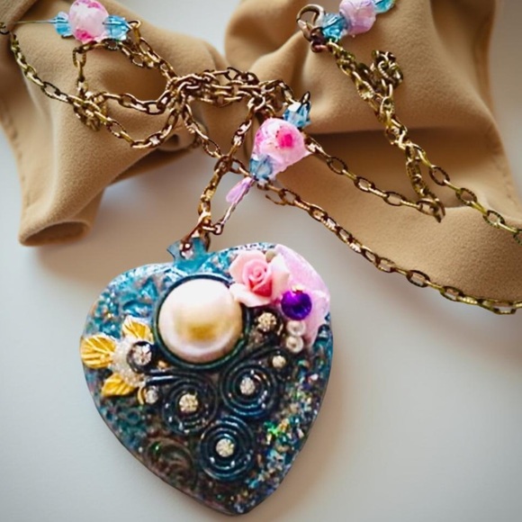 Handcrafted Heart Necklace with Handcrafted chain - Picture 13 of 15